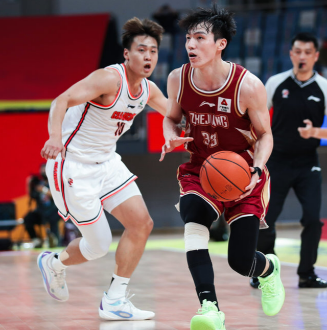 浙江稠州训练开放日，今晨豪取连胜引欢呼，欧联在即，临场指挥获称赞