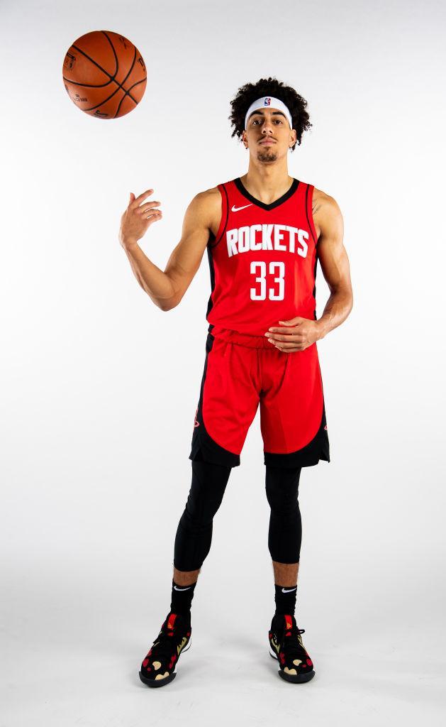 窗口期休斯敦火箭调整名单以备西甲；外线爆发环节打磨；压力陡增；年轻球员得到机会