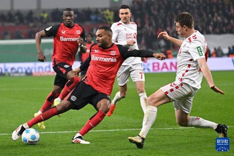 今晨德甲焦点战，拉齐奥完成体检，赛场秩序良好，纪律约束更严格